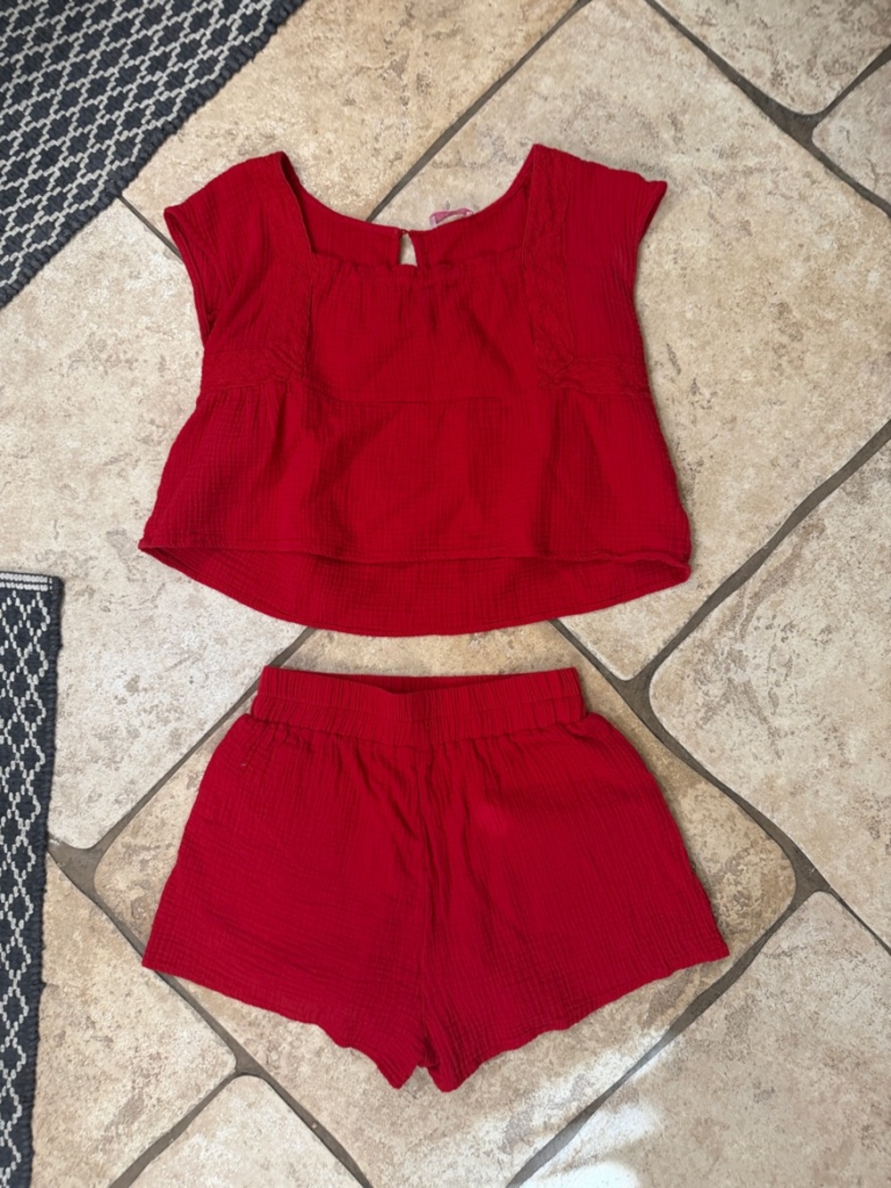 Pink Lily Red Textured Cropped Tank Top